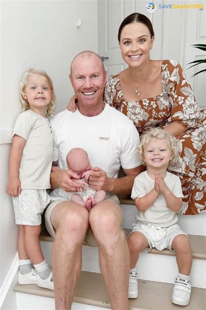 Barry Hall Biography, Age, Height, Wife, Net Worth, Family