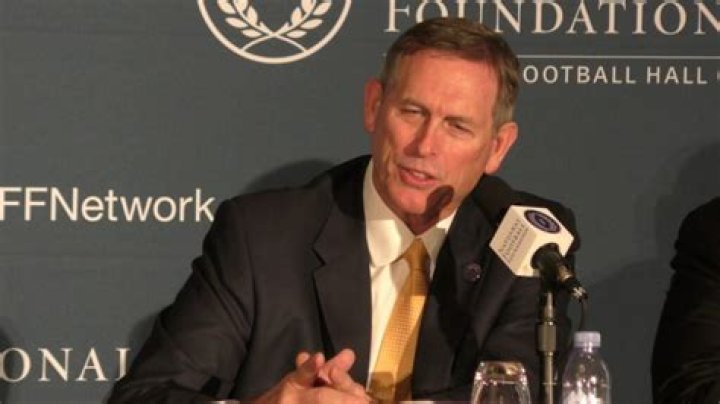 Bert Jones Biography, Age, Height, Net Worth, Family