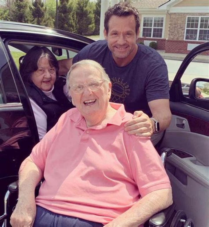 Bob Hopkins Biography, Age, Height, Wife, Net Worth, Family