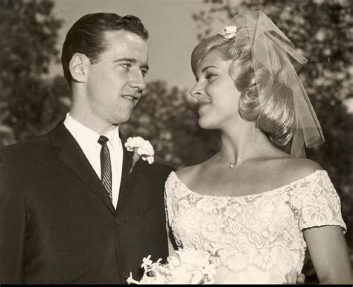 Brenda Carlin Biography, Age, Height, Husband, Net Worth, Family