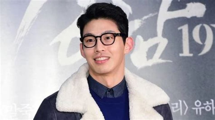 Choi Jung-won Biography, Age, Height, Wife, Net Worth, Family