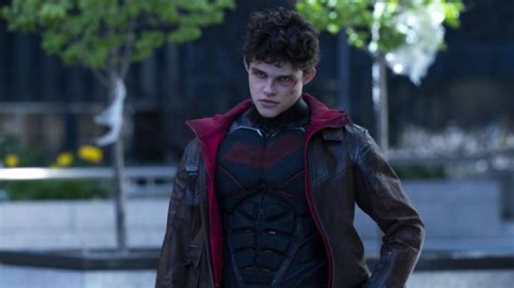 Curran Walters Biography, Age, Height, Wife, Net Worth, Family