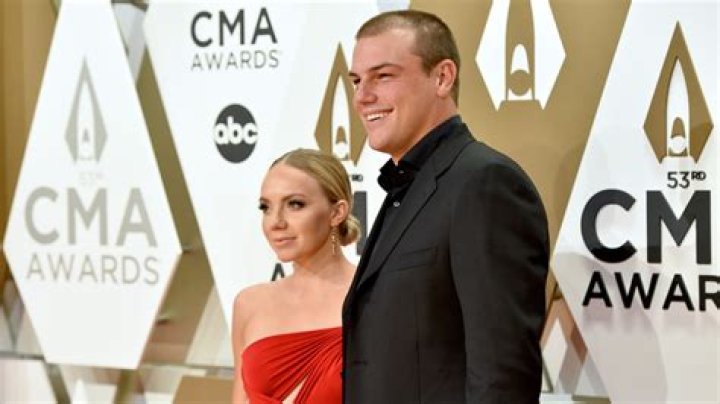 Danielle Bradbery Biography, Age, Height, Husband, Net Worth, Family