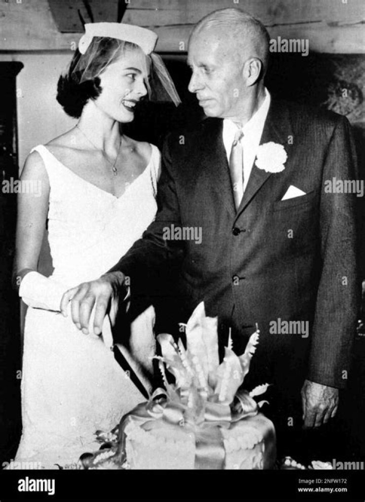 Dee Hartford Biography, Age, Height, Husband, Net Worth, Family