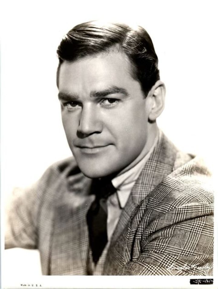 Douglas Fowley Biography, Age, Height, Wife, Net Worth, Family