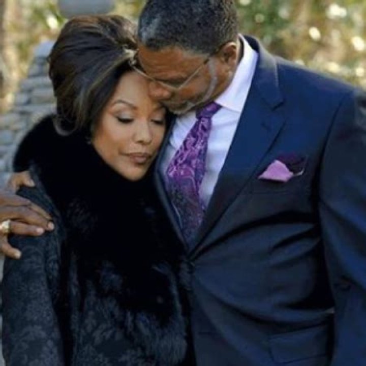 Fred Whitfield Biography, Age, Height, Husband, Net Worth, Family