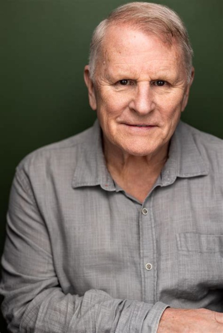 Gordon Clapp Biography, Age, Height, Wife, Net Worth, Family