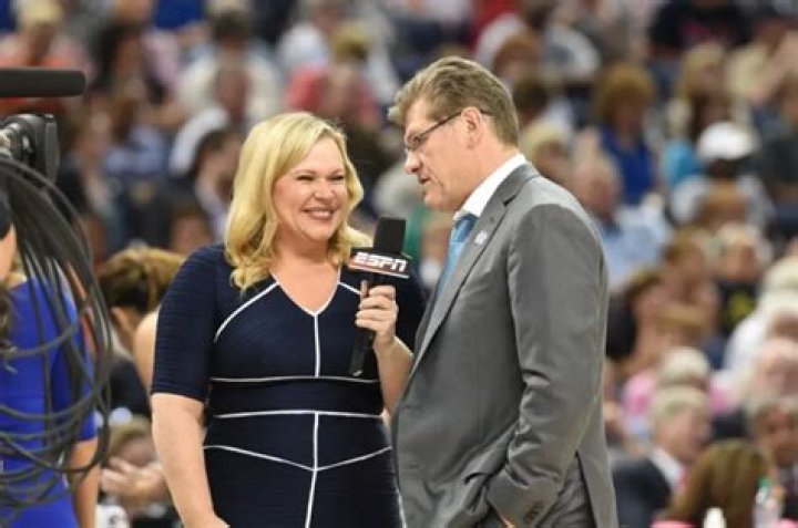 Holly Rowe Biography, Age, Height, Husband, Net Worth, Family