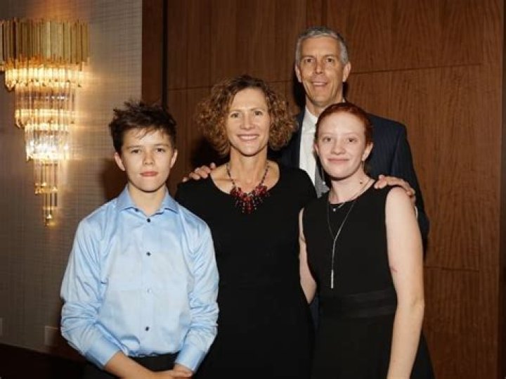 Ian Bennett Biography, Age, Height, Wife, Net Worth, Family