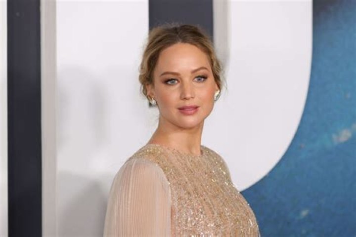 Jennifer Lawrence Biography, Age, Height, Husband, Net Worth, Family