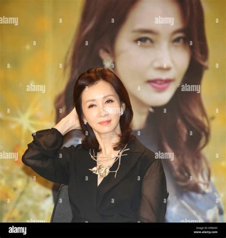 Jeon In-hwa Biography, Age, Height, Husband, Net Worth, Family