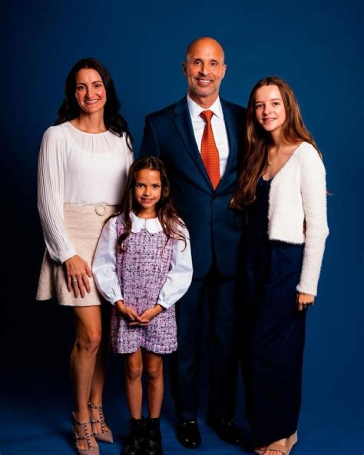 Joe Espada Biography, Age, Height, Wife, Net Worth, Family