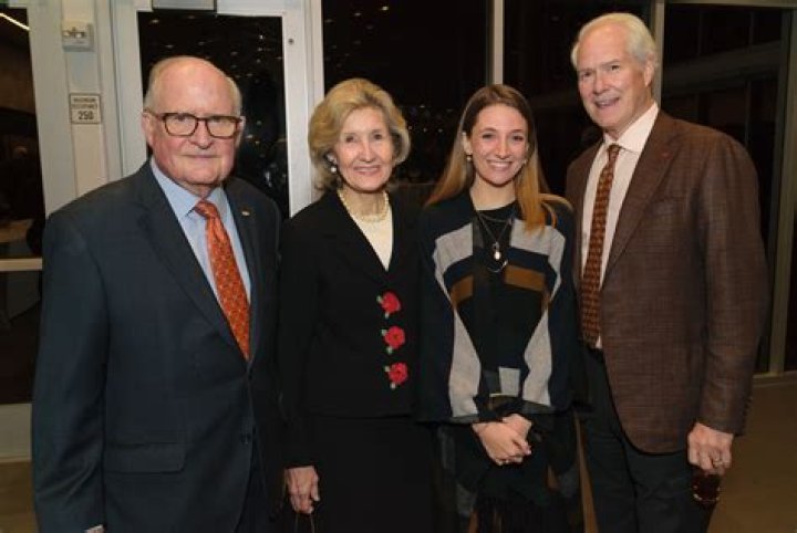 Kay Bailey Hutchison Biography, Age, Height, Husband, Net Worth, Family