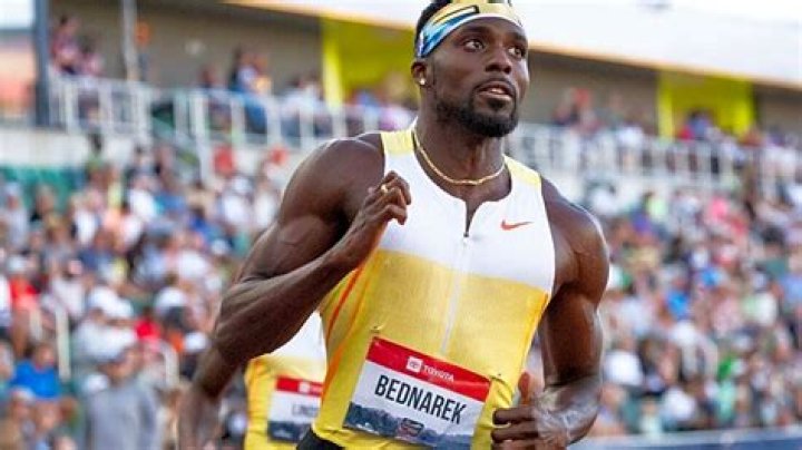Kenny Bednarek biografía, edad, altura, esposo, net worth, familia