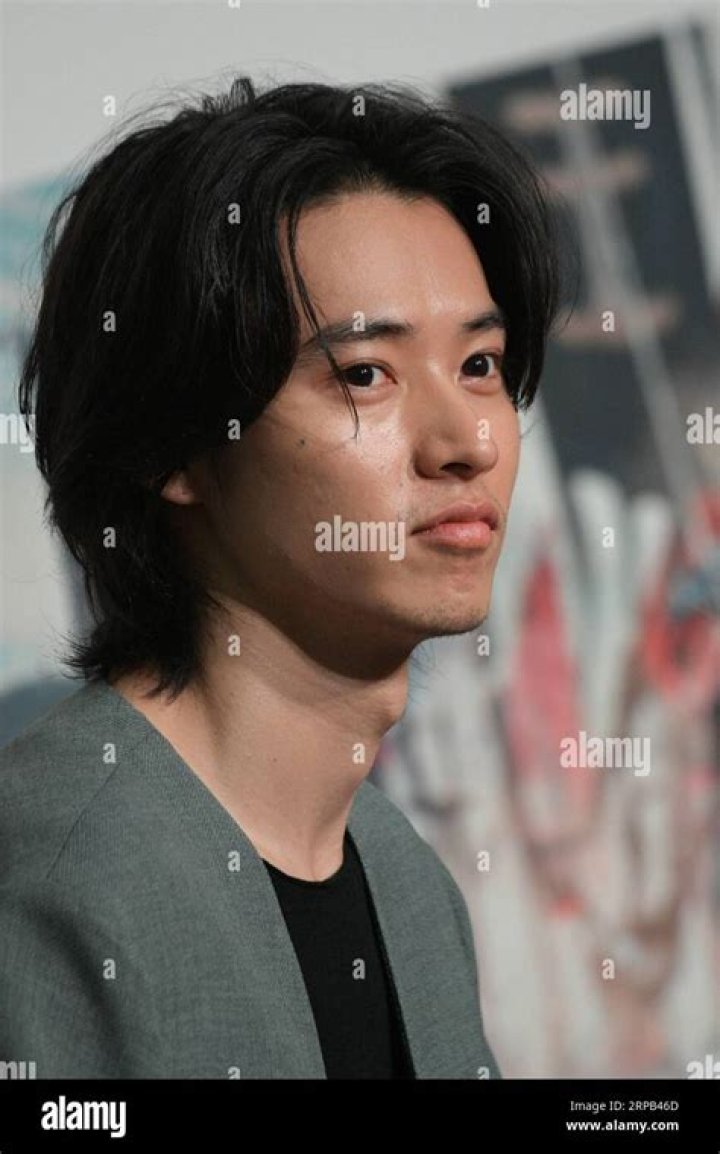 Kento Yamazaki Biography, Age, Height, Wife, Net Worth, Family