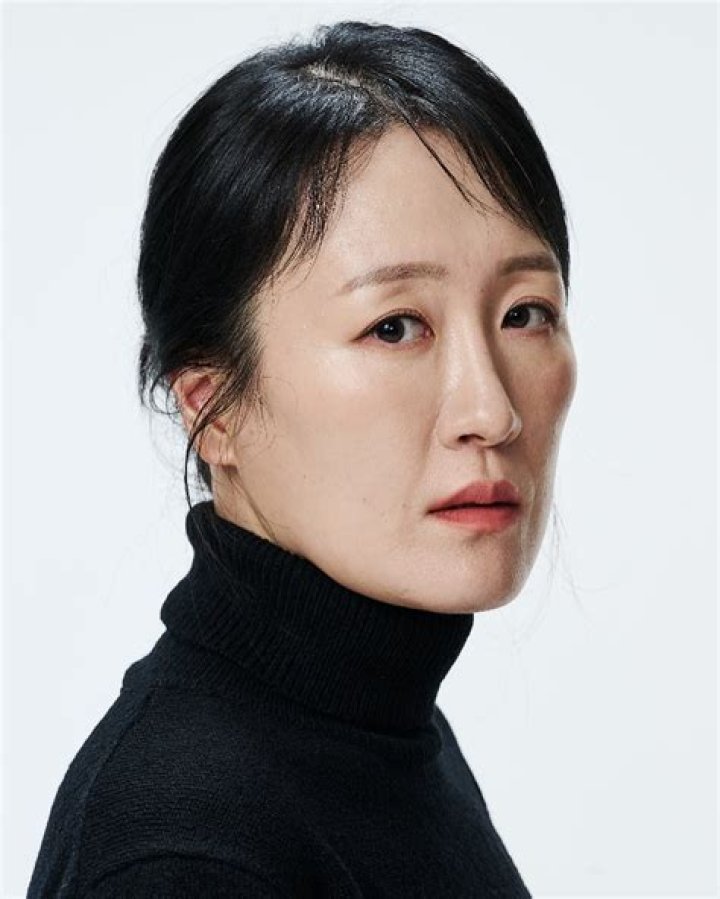 Kim Ga-young Biography, Age, Height, Husband, Net Worth, Family