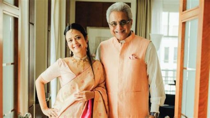 Mahua Moitra Biography, Age, Height, Husband, Net Worth, Family