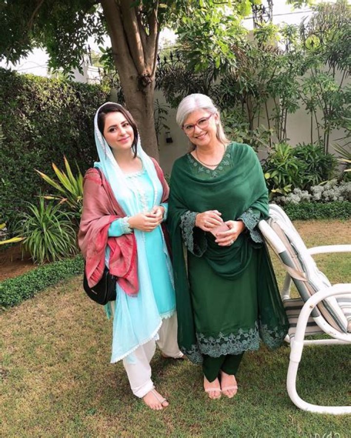 Marina Khan Biography, Age, Height, Husband, Net Worth, Family