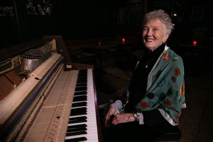 Peggy Seeger Biography, Age, Height, Husband, Net Worth, Family