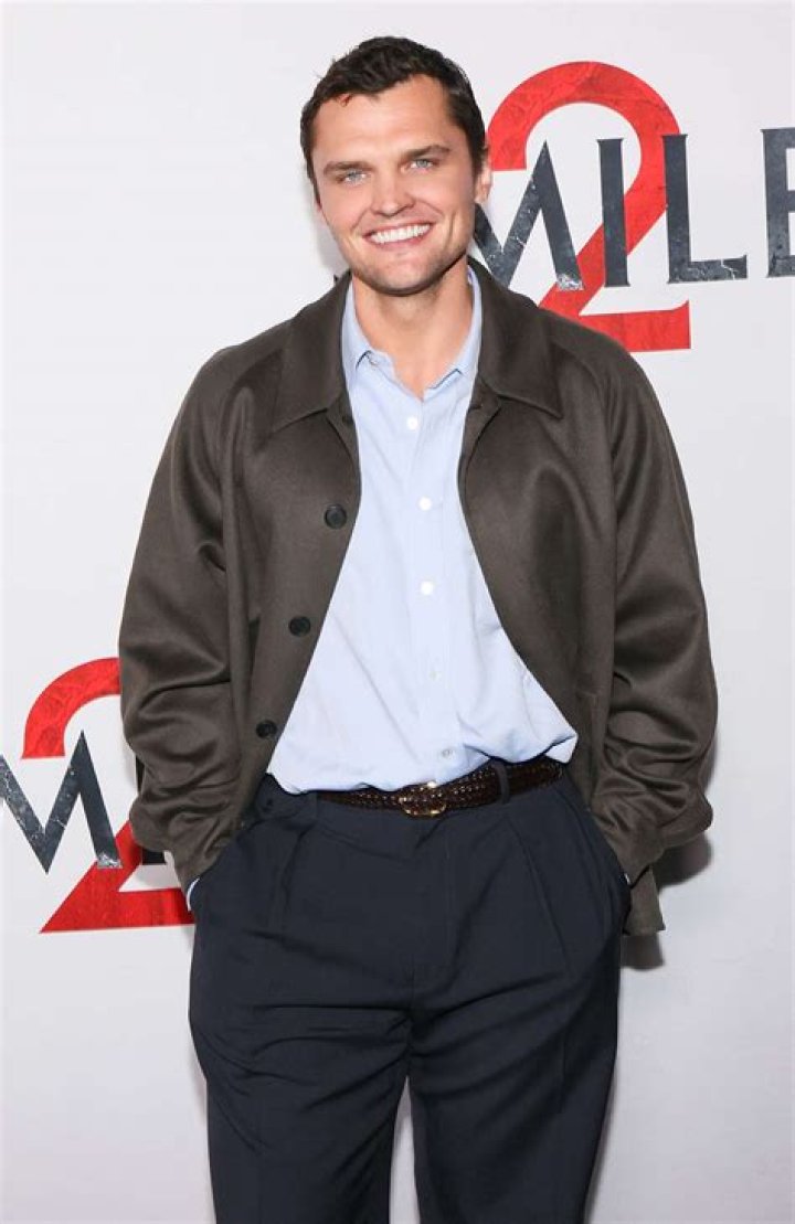 Rob Nicholson Biography, Age, Height, Wife, Net Worth, Family