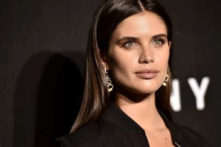 Sara Sampaio Biography, Age, Height, Husband, Net Worth, Family