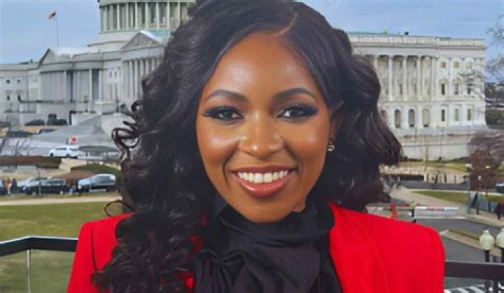 Sierra Holmes Biography, Age, Height, Husband, Net Worth, Family