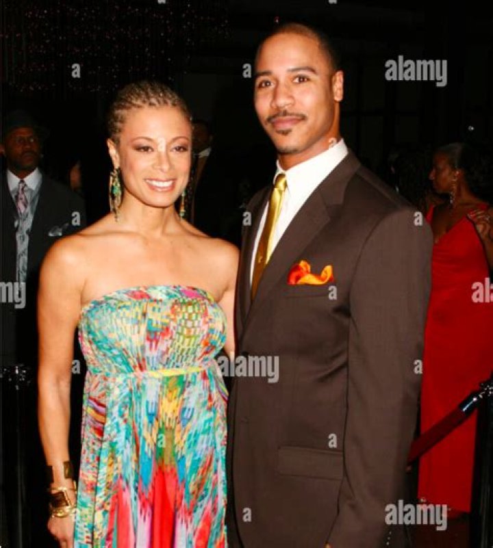 Valarie Pettiford Biography, Age, Height, Husband, Net Worth, Family