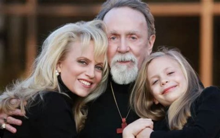 Webster Slaughter Biography, Age, Height, Wife, Net Worth, Family