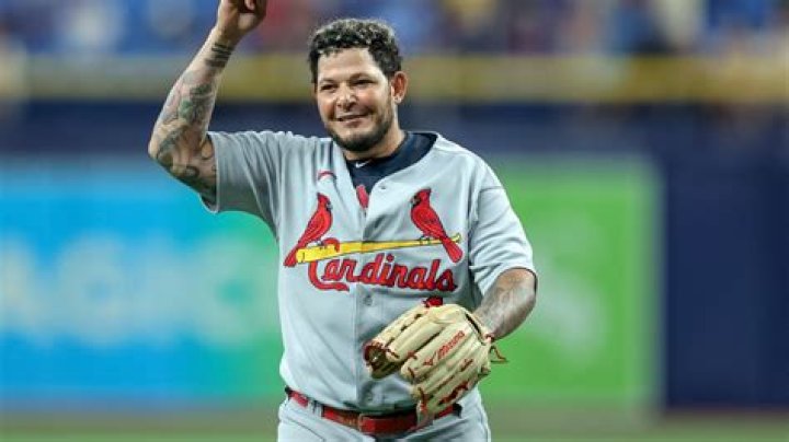 Yadier Molina biografía, edad, altura, esposo, net worth, familia