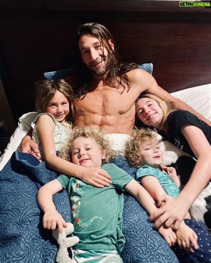 Zach McGowan Biography, Age, Height, Wife, Net Worth, Family